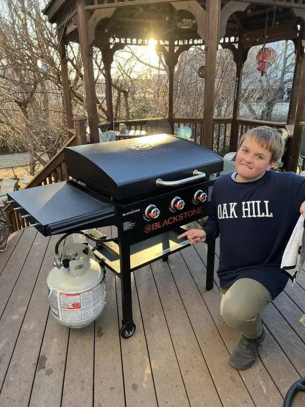 Blackstone 3-Burner 28 In. XL Griddle With Hood In Black