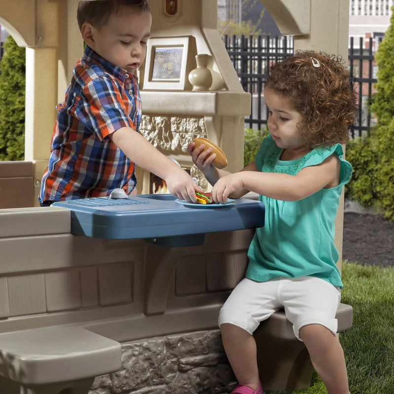 Step2 Charming Cottage Playhouse