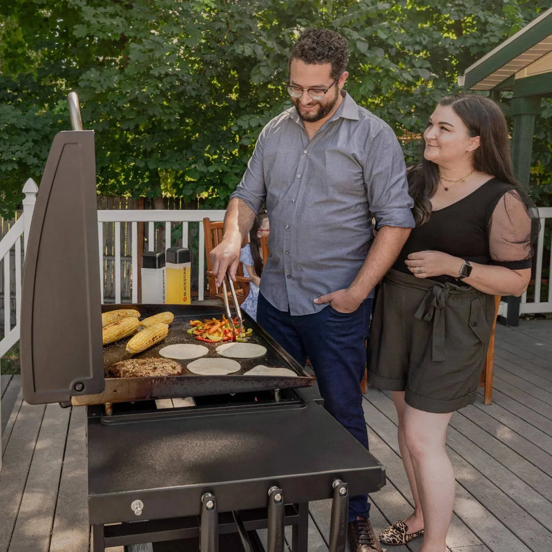 Blackstone 3-Burner 28 In. XL Griddle With Hood In Black